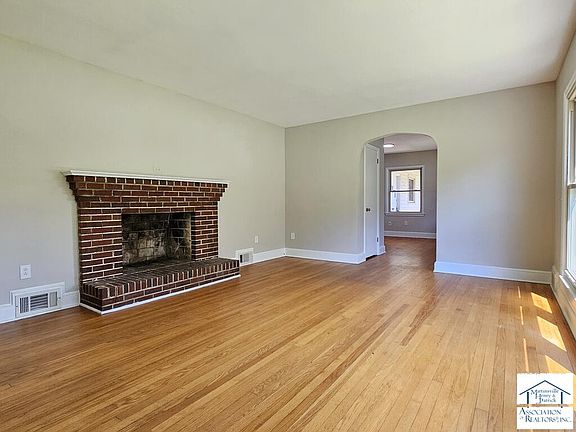 3rd image of 4406 Sunset Dr