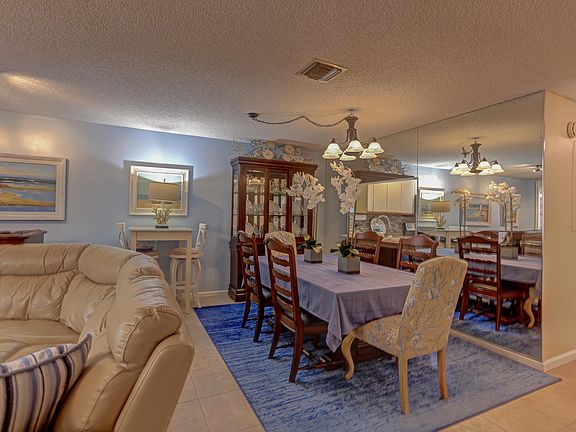 Home For Sale In Lantern Walk