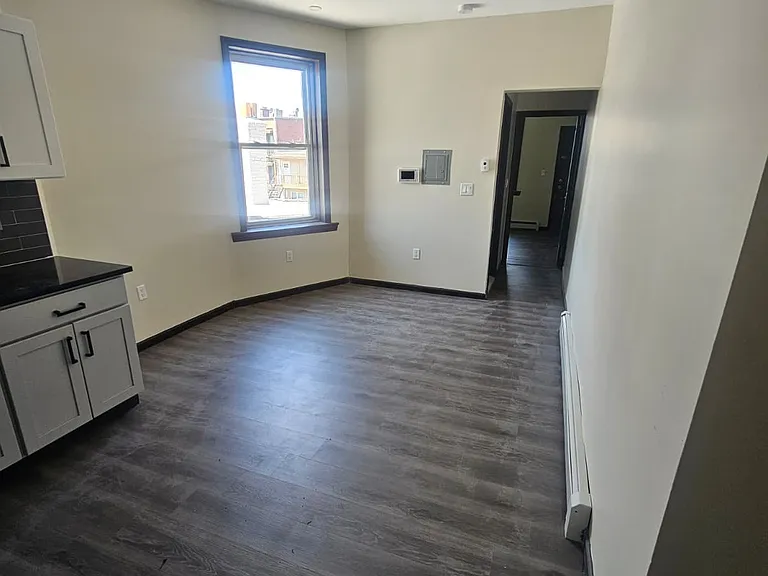 612-613 N 5th St #4L — Photo 6