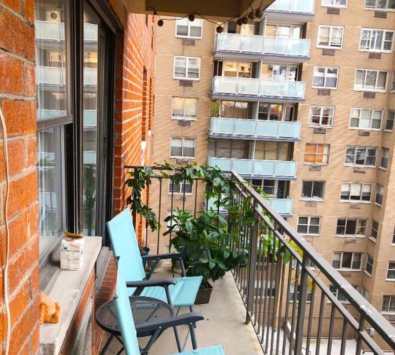 1st image of 206 E 87th St #18