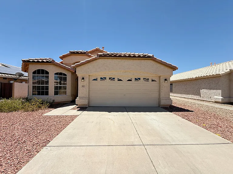 9821 W Yukon Dr — Photo 11
