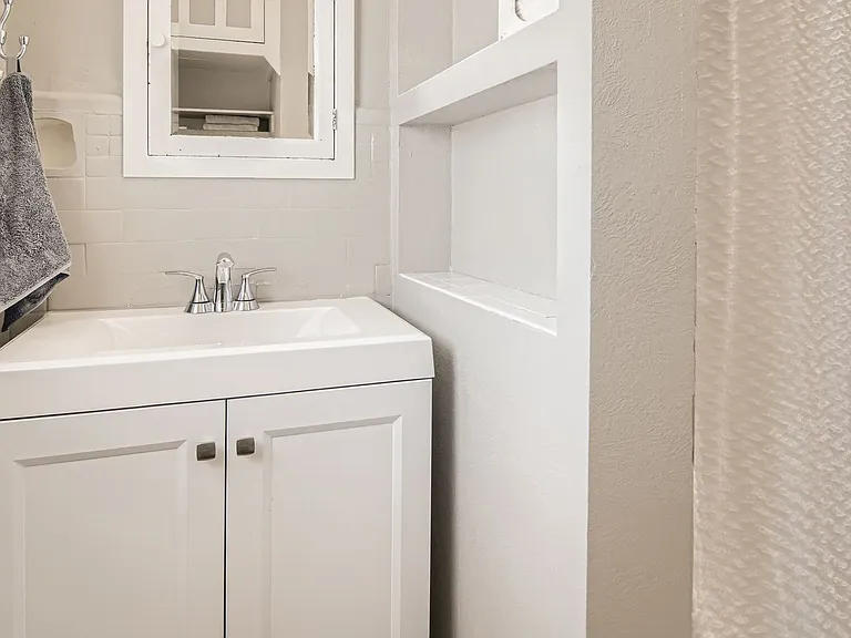 1207 Court St — Photo 14