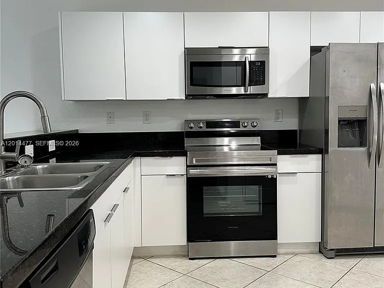324 NE 3rd St #D — Photo 10