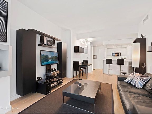 3rd image of 50 Franklin St APT 3A