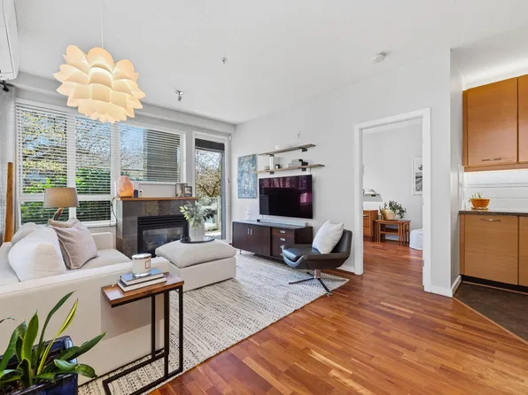 530 Raven Woods Dr #223, Burrard Inlet 3, BC V7G 2T5