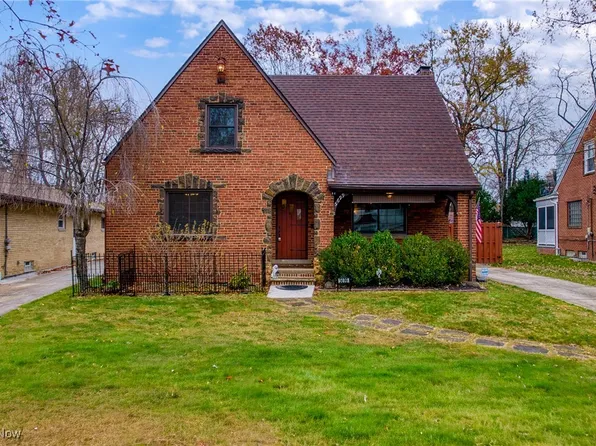 5699 Onaway Oval, Parma, OH 44130