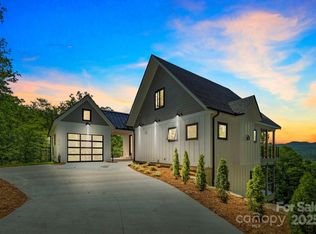 1018 Willow Ridge Dr, Hendersonville, NC 28739