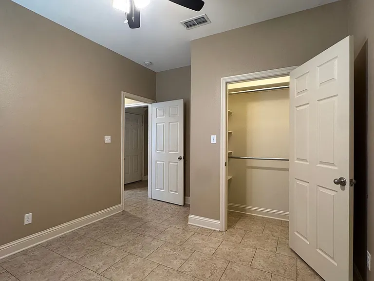 9100 Shadow Oak Dr — Photo 5