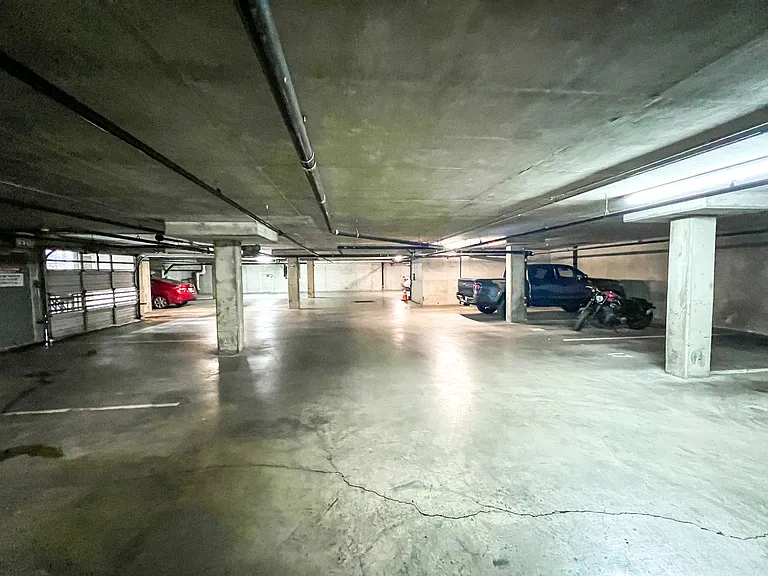 Castellan Apartments — Photo 14