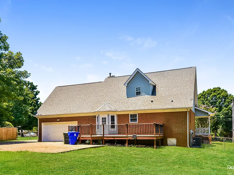108 Shady Ln — Photo 15
