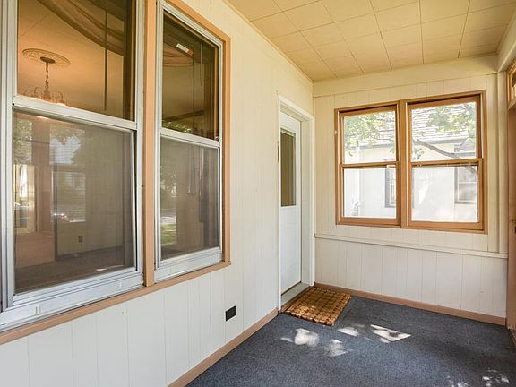 4th image of 1084 Woodbridge St