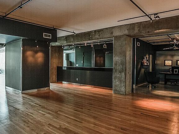 ENTRY WAY AND OFFICE