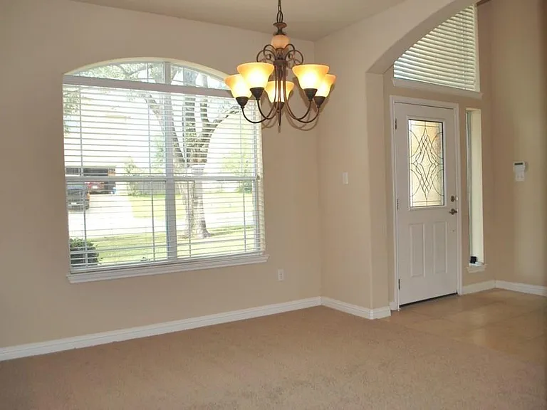 1002 Sedalia St — Photo 4