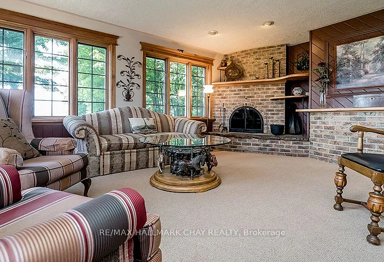 1084 Coughlin Rd W — Photo 10