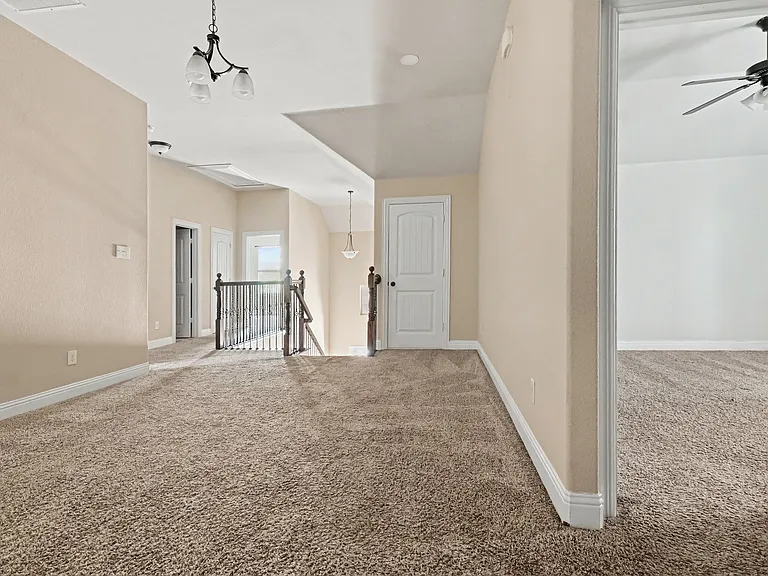 604 Darby Ln — Photo 30