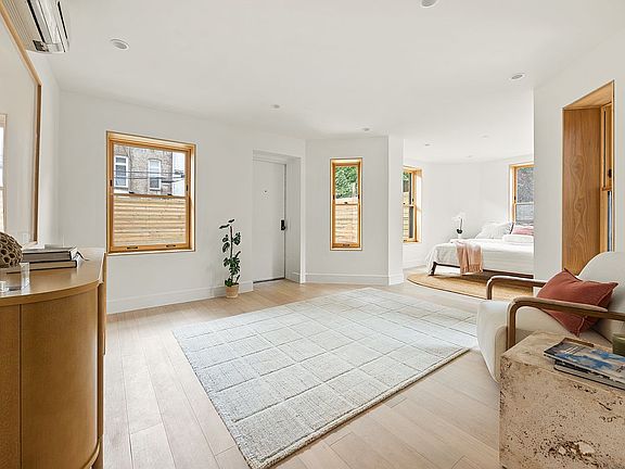 5th image of 168 Hancock St #1