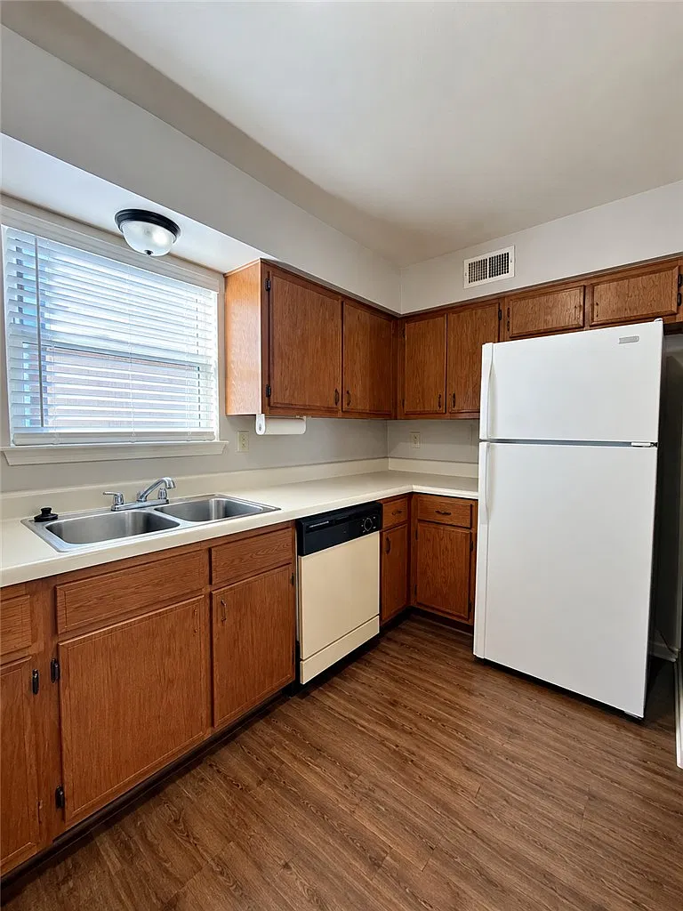 1 bed, 715 sqft, $1,000 — Photo 2