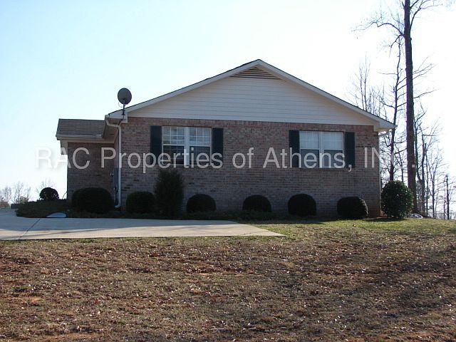 2nd image of 135 Big Oak Cir