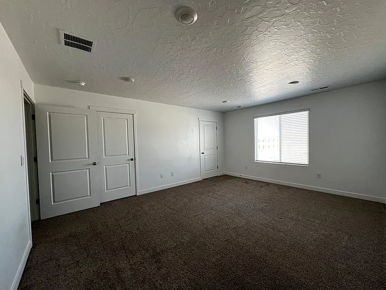 1057 W Fox Run Ave — Photo 5