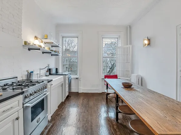 158 Grand St APT 3L, Brooklyn, NY 11249