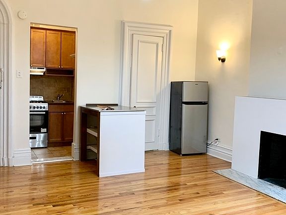 5th image of 127 E 61st St APT 2N