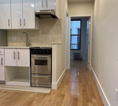 2nd image of 11 Stanton St #5DC