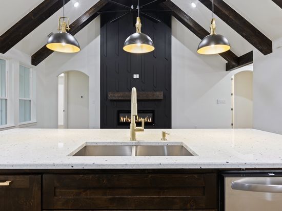 806 Barber Ave, Cleburne, TX 76031