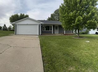 200 Tamarack Hollow St SW, Poplar Grove, IL 61065