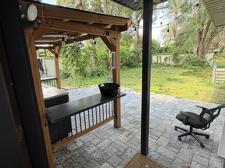 1404 Paula Dr — Photo 24