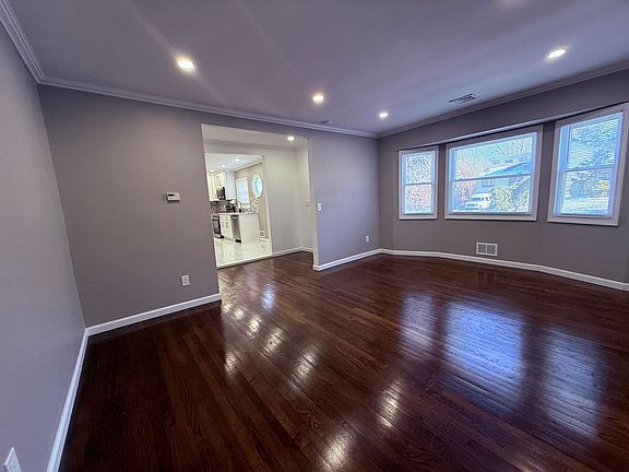 4th image of 38 Gatelot Ave