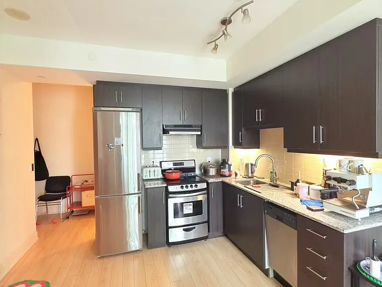 68 Canterbury Pl #901 — Photo 2