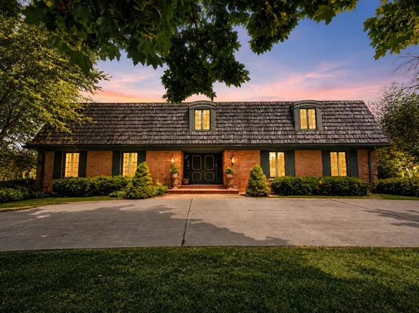 675 Sunset Cir, Green Bay, WI 54301