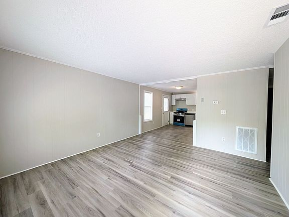 4th image of 196 Forsythia Ct #A