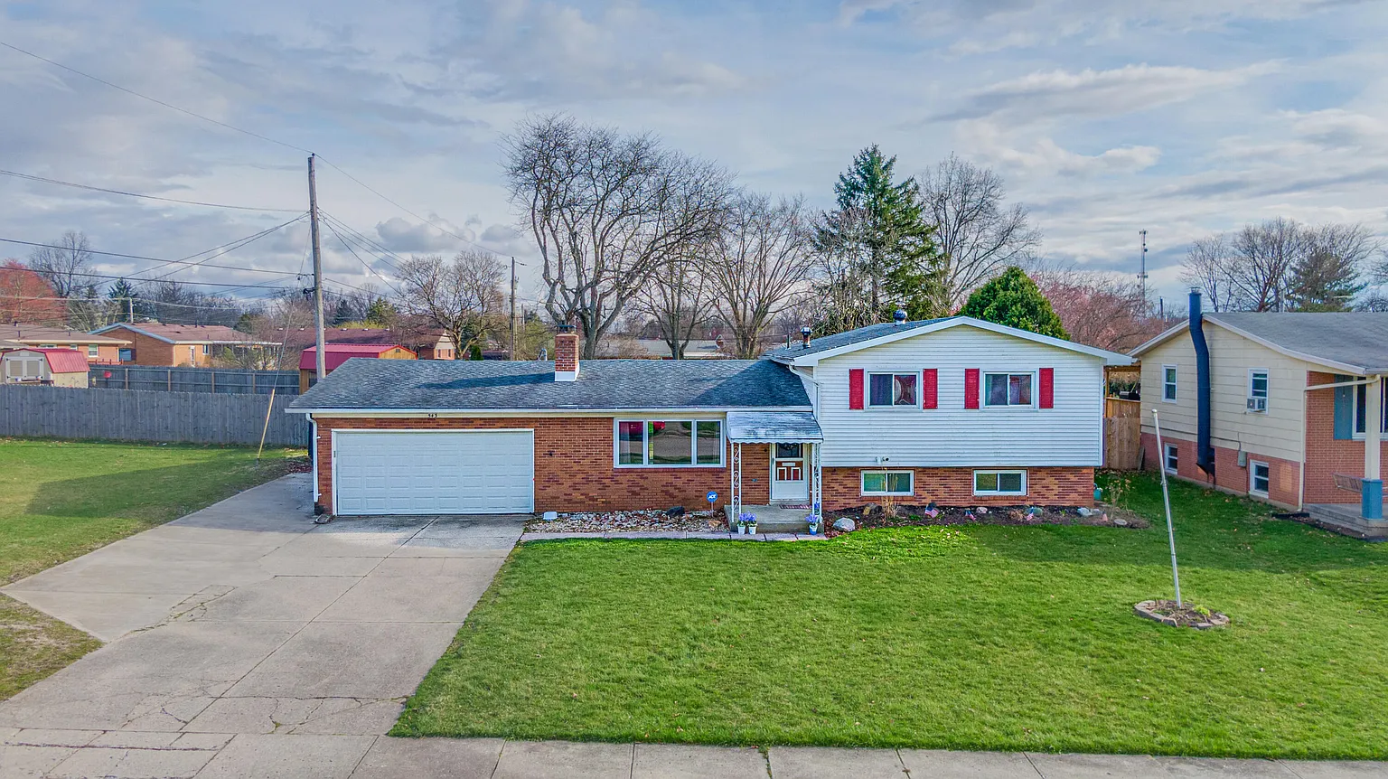 543 Zeller Dr photo 1