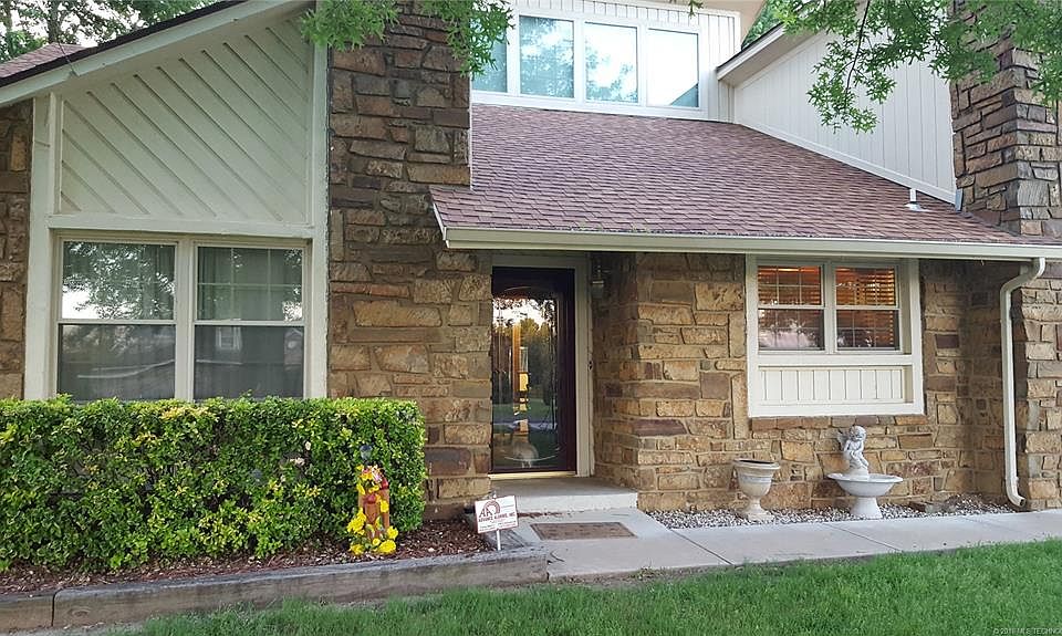 1st image of 9326 S Clearview Dr