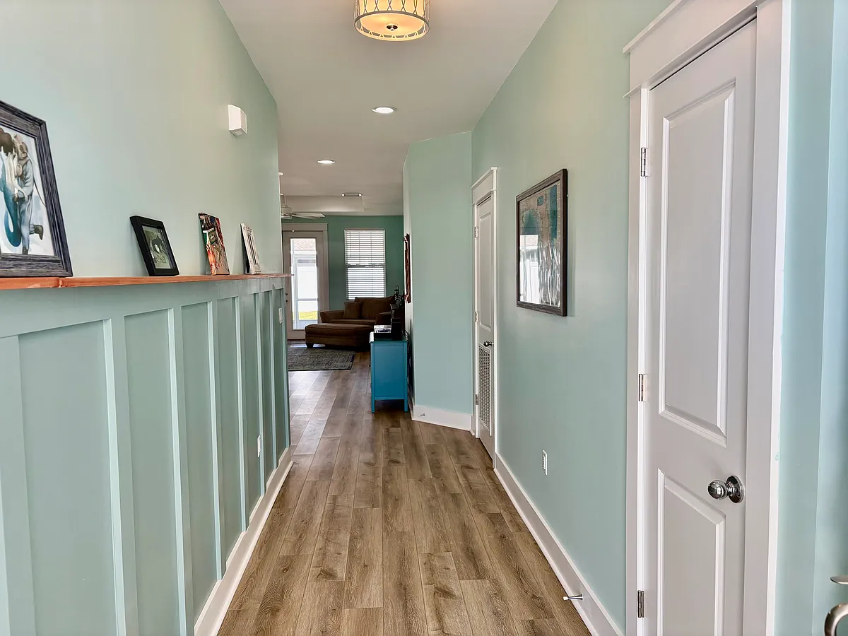 Building Photo - 454 Locksley Dr