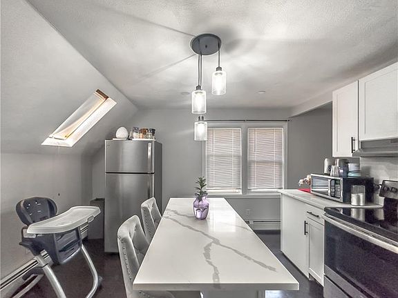 5th image of 143 Blackamore Ave