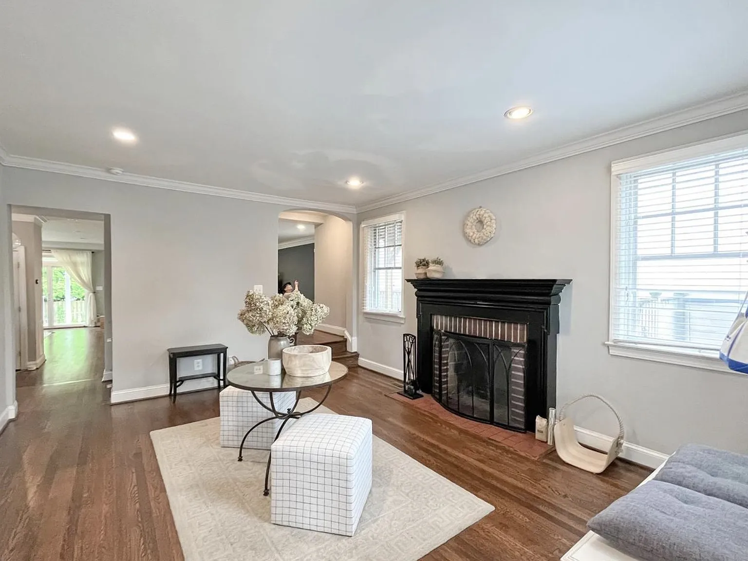 5 bed, 4572 sqft, $6,800 — Photo 4