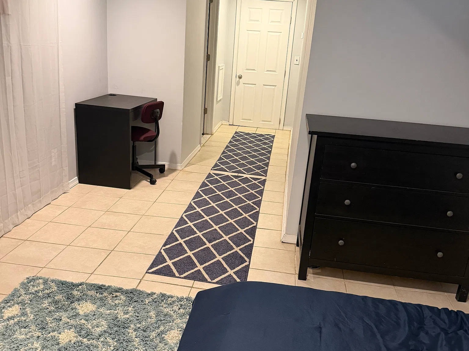 3 bed, 960 sqft, $1,200 — Photo 2