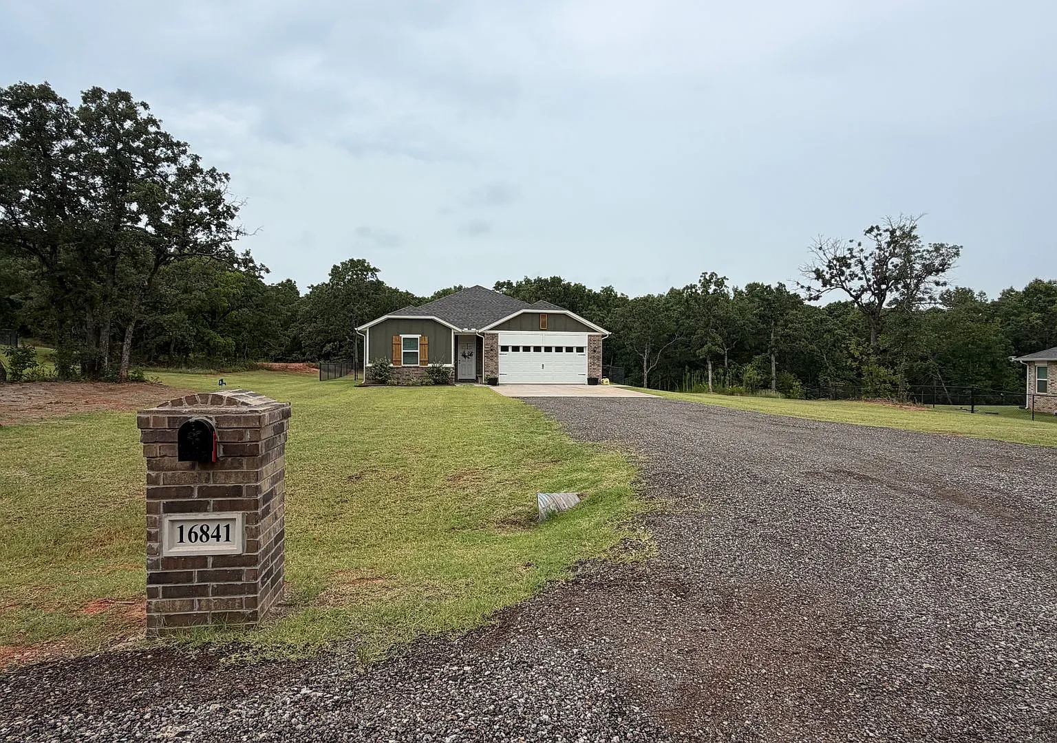 Beautiful 3 Bedroom, 2 Bathroom on a 1.91 Acre Lot in Ridge Creek Addition! — Photo 1