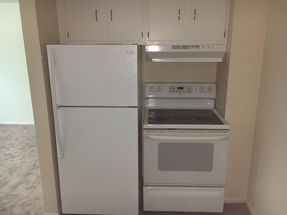 4th image of 140 Bourne Ave APT 11