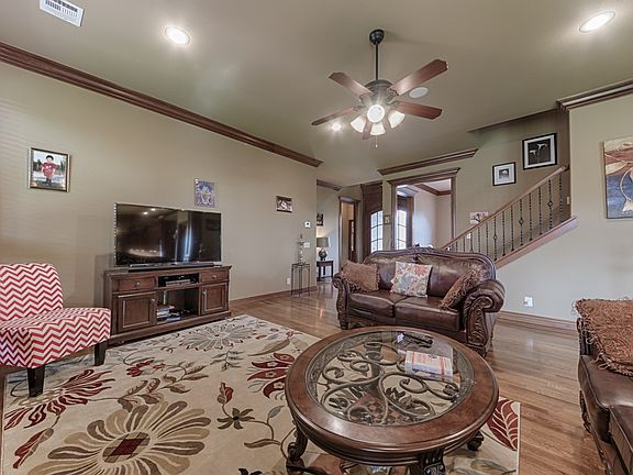 4th image of 1204 SW Glen Arbor Ave