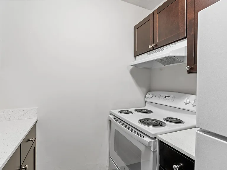 Lake Street Manor — Photo 26