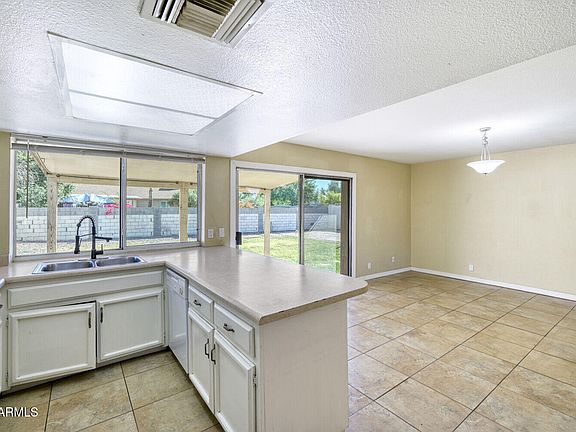 3rd image of 1064 E HOOVER Avenue