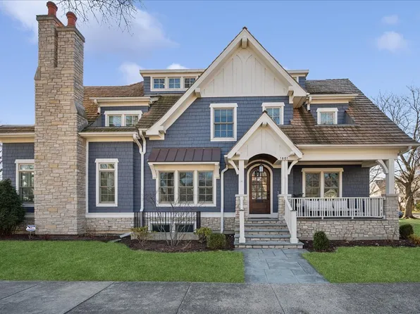 1801 Elmwood Ave, Wilmette, IL 60091