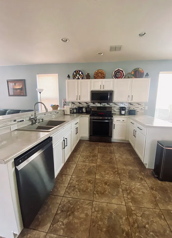 3 bed, 2.0 bath, 2085 sqft, $2,000 — Photo 4
