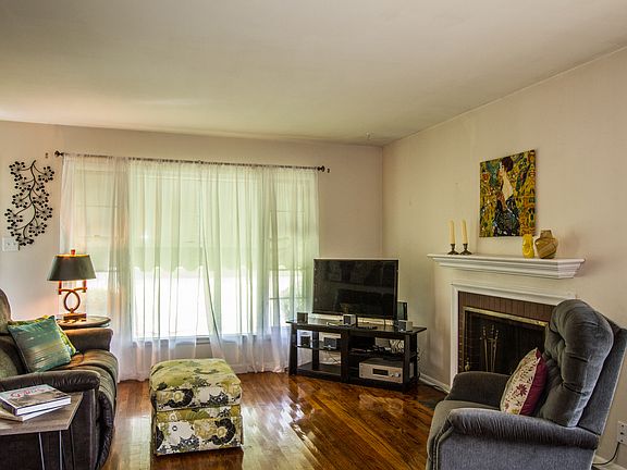 5th image of 5637 N Parker Ave
