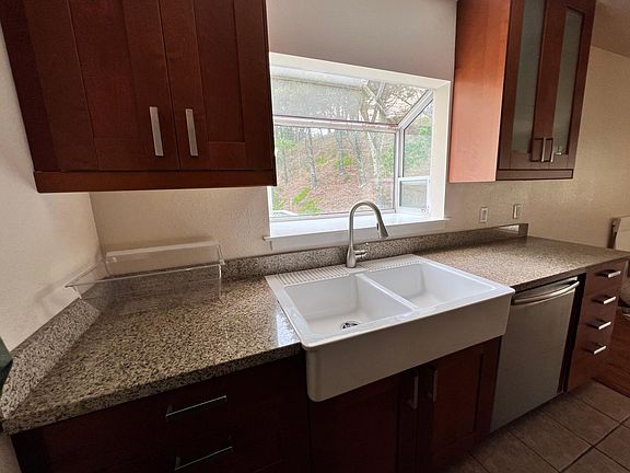 5th image of 1010 San Antonio Cir Unit 322
