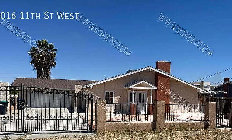 40016 11th St W — Photo 1