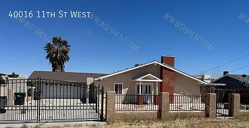40016 11th St W Photo 1